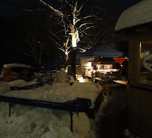 Die Raucherecke rechts