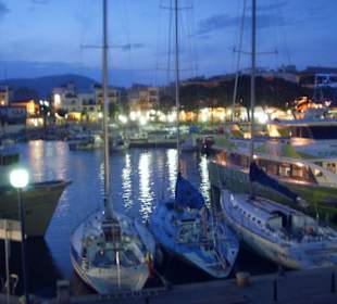 Hafen bei Nacht
