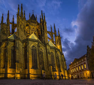 Veitsdom bei Nacht