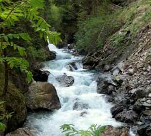 Wasserlauf beim unteren Eingang