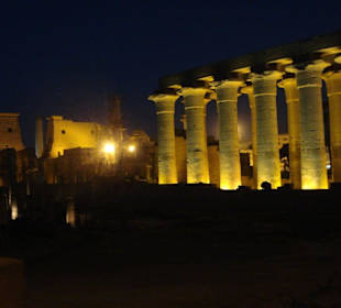 Luxor bei Nacht