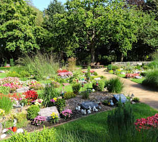 Rundgang über den Friedhof Friedenshügel