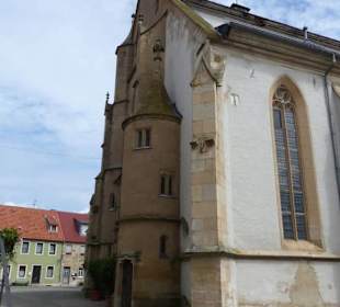 Westseite mit dem Halbturm