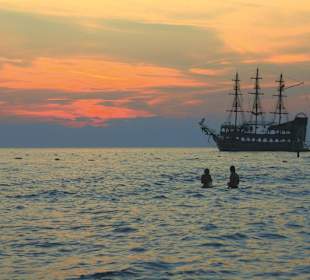 Baden bei Sonnenuntergang - Strand Side /Kumköy