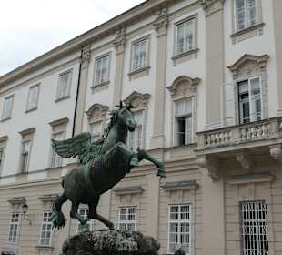 Schloss Mirabell, davor der Pegasusbrunnen