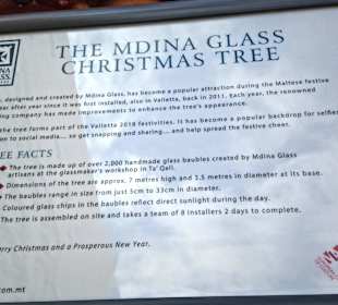 Mdina Glass Christmas Tree in front of L´Accademia