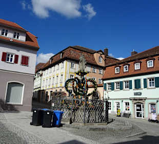 Schöner Brunnen - Kaiser Karls VI Säule