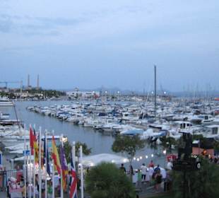 Hafen von Alcudia am Abend