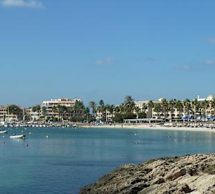 Fernblick auf die Platja des Port