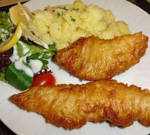 Backfisch mit hausgemachtem Kartoffelsalat