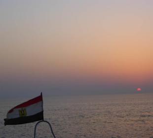 Ägyptische Flagge mit Sonnenuntergang