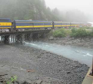 Bahnhof, Zug zu lang, lok steht draussen