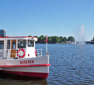 Ausflugsdampfer auf der Binnenalster