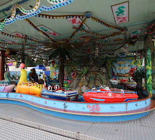 Kinder Fahrgeschäft Bootsfahrt