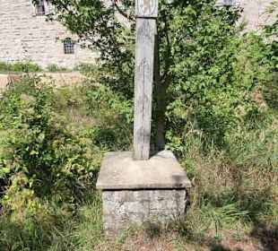 Die Säule am Wanderweg