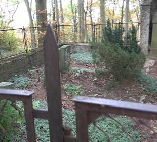 Denkmalgeschützer kleiner Friedhof