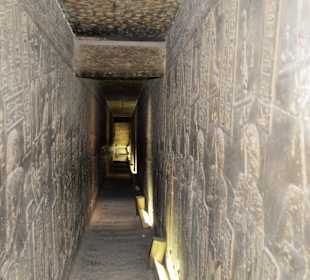 Лестница с крыши храма