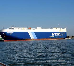 Rundfahrt durch das Autoverladeterminal