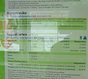 Vor dem Fahrkartenkaug´f ...