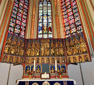 Stattliche geschnitzter Hochaltar