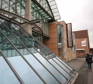 Der futuristische Eingang zum GNM