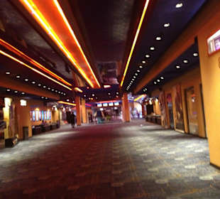 Hol prowadzący do sal filmowych