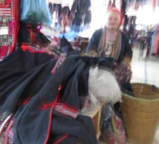  Red H >mong Sales lad'