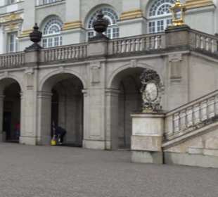 Großes Parterre mit Wasserfontäne