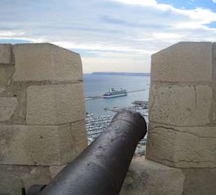 Constellation im Hafen von Alicante