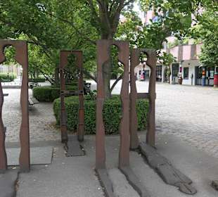 Endzeit – neben dem Hundertwasserhaus