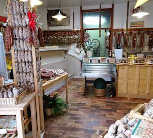 Blick in den Verkaufsraum der Metzgerei