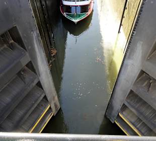 Die Flügel des Tores der neuen Schleuse