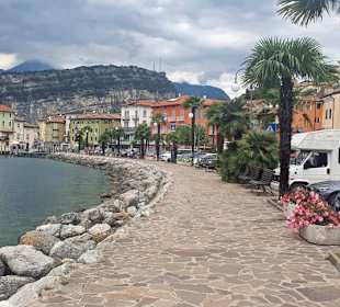 An der Promenade entlang