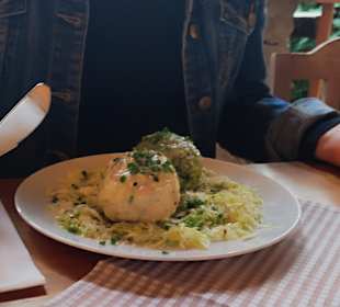 Die gemischten Knödel (Spinat- und Käseknödel, Kra