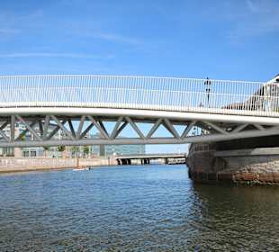 Einfahrt in den Hafen
