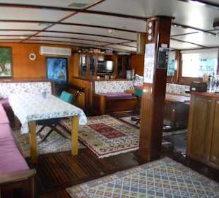 Bar mit Sitzgelegenheit