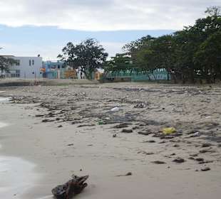 Strand zwischen den Hotelanlagen