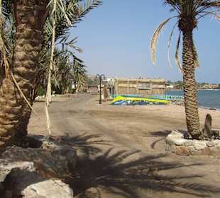 Tarabin has a range of small shops, camps and cafe