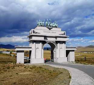 Einfahrt zum Denkmal