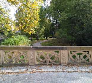 Blick von Brücke auf Park