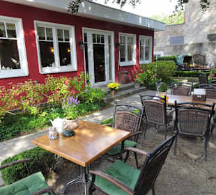Im Garten des Marien-Cafés