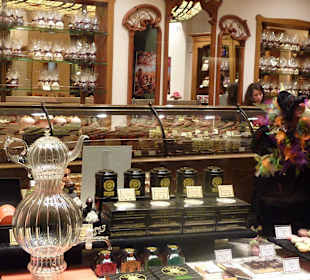 Sklep z pamiątkami w Galeries Royales Saint-Hubert