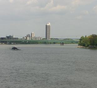 Blick auf die Zoobrücke