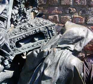 Die berühmte Truhe in St.Lamberts im Orignal zu sehen