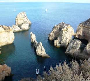 Blick in die Felsküste von Lagos