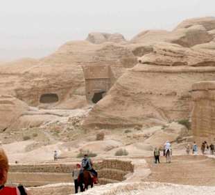 Wejście do świątyni petra