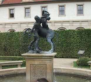 Sochy ve Valdštejnské zahredě