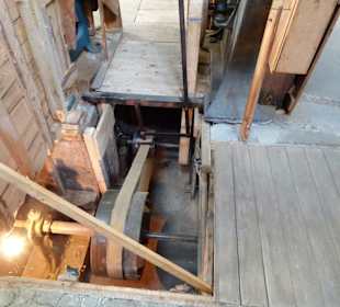 Blick in einen Transmissionsschacht