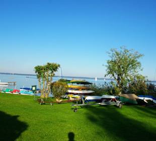 Schöne Uferpromenade