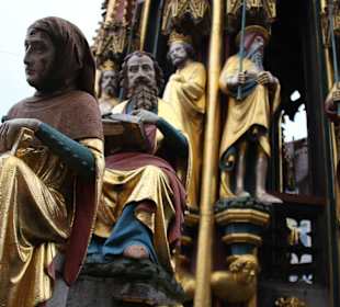 Figuren im Schönen Brunnen